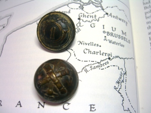 Two French military buttons ©booksandbuttons