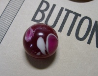 plastic swirl button©booksandbuttons